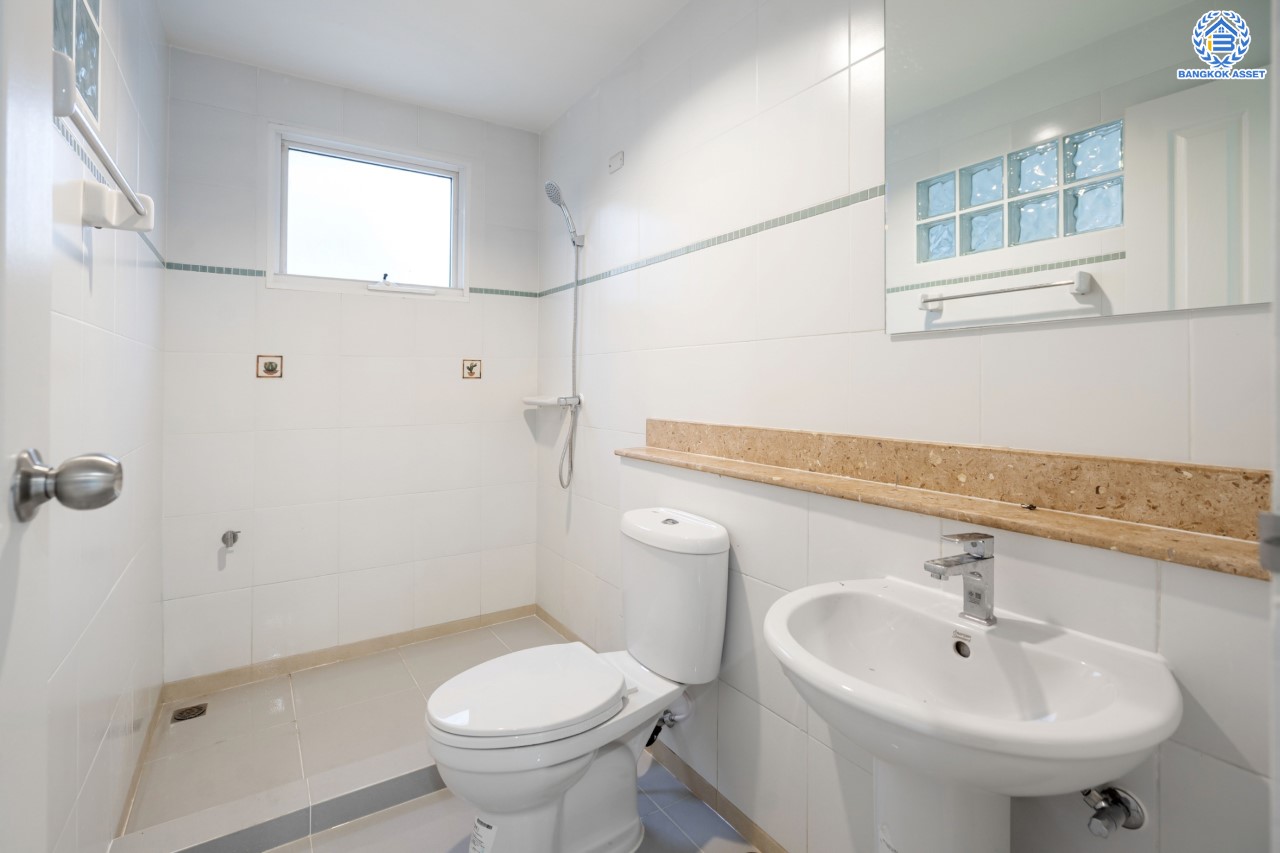 บ้านมือสองตกแต่งใหม่ ม.ชลลดา วัดลาดปลาดุก คุณภาพระดับ L&H บนเนื้อที่ 52.2 ตร.ว. ฟังก์ชัน 3 ห้องนอน 2 ห้องน้ำ 3 ที่จอดรถ บนทำเลศักยภาพ เพียง 15 นาทีถึง เซ็นทรัลเวสท์เกต ใกล้รถไฟฟ้าสายสีม่วง "สถานีคลองบางไผ่"...